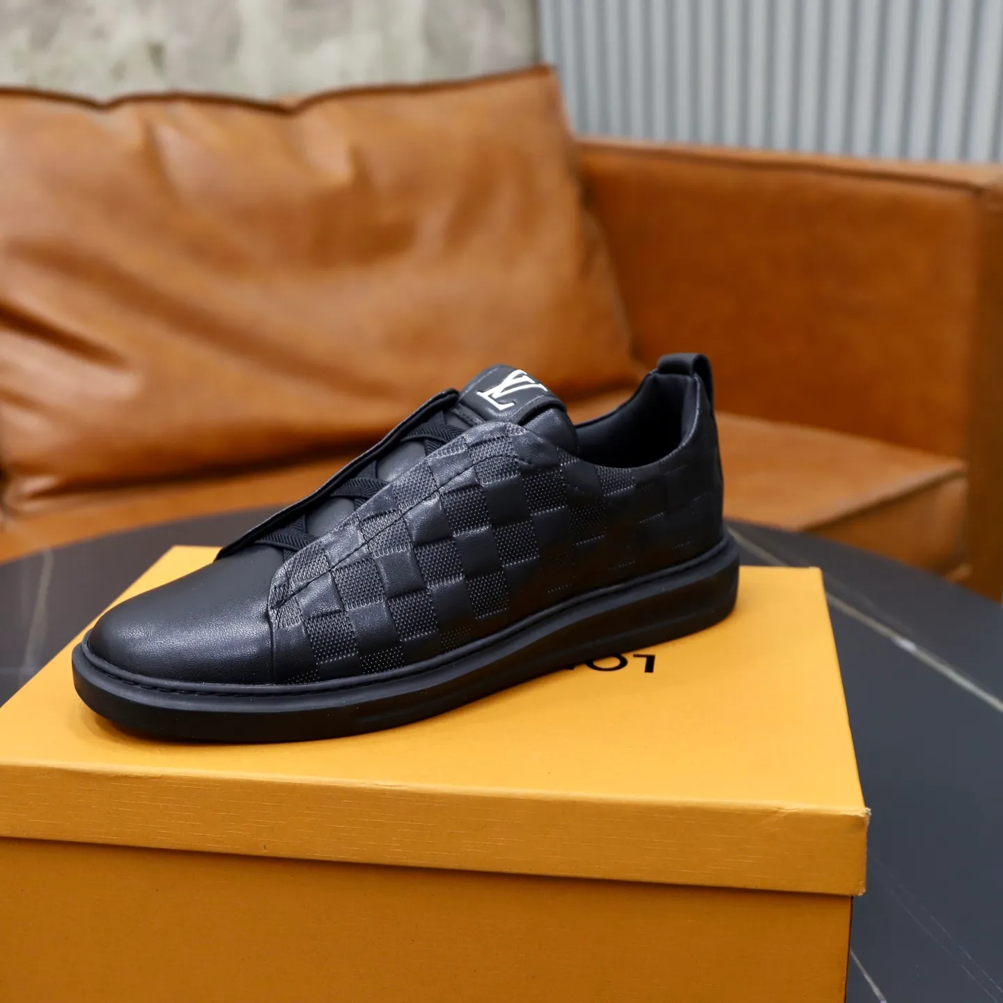 Ex-factory price: 442💰🙅‍♂️🙅‍♂️🙅‍♂️ Brand: LV Louis Vuitton Standard code: 38-44 (45 customized) Grade: Same as the official website Material: Original cowhide material stitching Comfortable and breathable sheepskin lining Lightweight and wear-resistant sports outsole Style category: Men's fashionable casual shoes Running sneakers Distinguished luxury brand elements Top luxury color: actual picture color